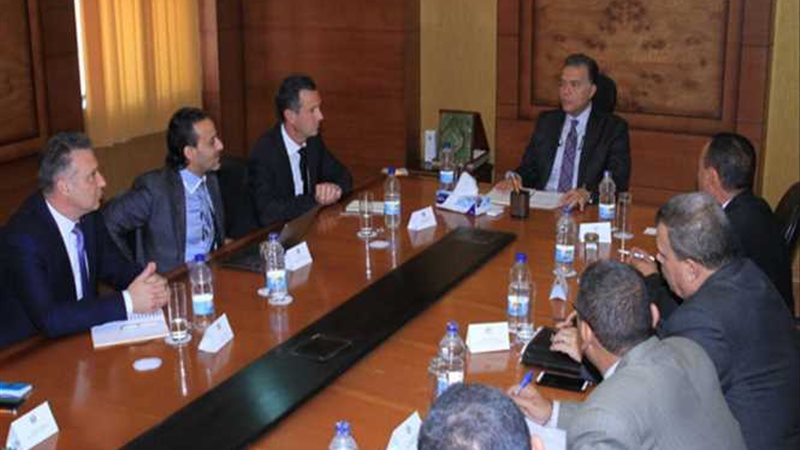 وزير النقل يجتمع