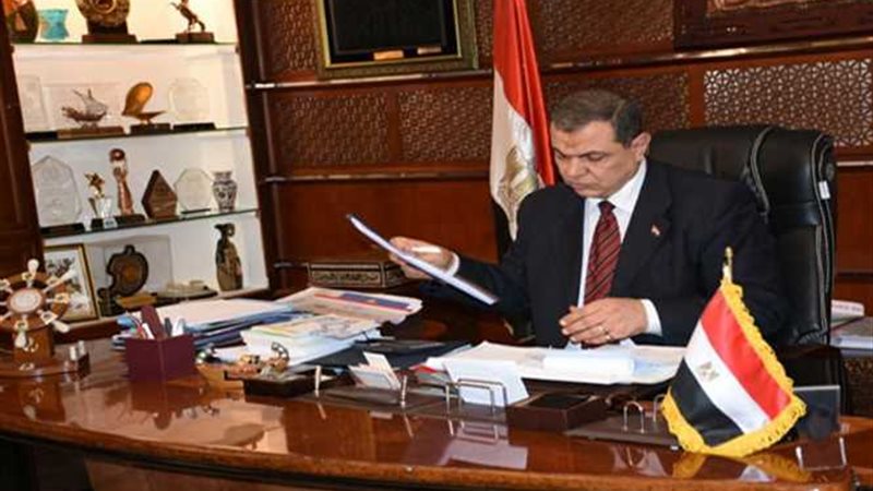 القوى العاملة تتابع