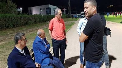 طاهر يحضر مران الأهلي قبل مواجهة الوداد