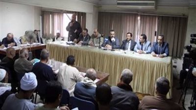 أعضاء اتحاد التعاون الزراعي يوقعون على استمارة «علشان تبنيها»