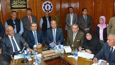 وزيرا القوى العاملة والتنمية المحلية يشهدان اجتماع مجلس تنفيذي محافظة السويس ‎