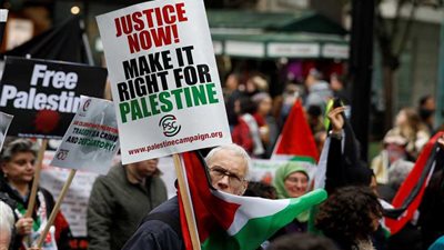 آلاف الأشخاص يتظاهرون ضد وعد بلفور ودعما لفلسطين وسط لندن