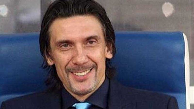 نيبوشا يهنئ لاعبي