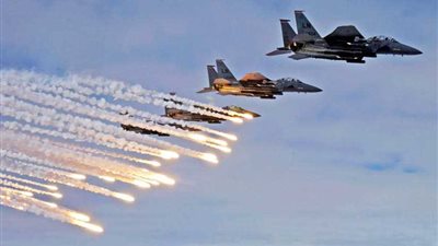 مقتل وإصابة 15 شخصًا في غارات أمريكية على مخابئ داعش بأفغانستان