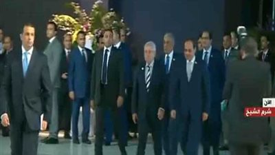 الرئيس يصل قاعة مؤتمرات منتدى شباب العالم.. وبدء جلسات عمل اليوم الثاني
