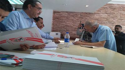 بالصور.. رجب أحمد رواش يتقدم بأوراق ترشحه لانتخابات الزمالك