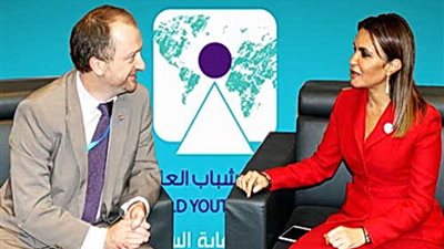 سحر نصر تبحث مع 