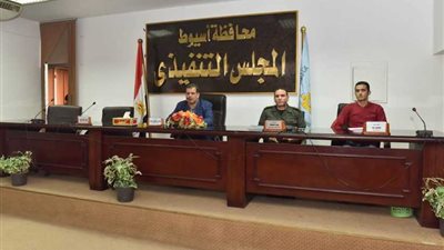 «إدارة الكوارث والأزمات» بأسيوط تبحث استعدادات مواجهة السيول