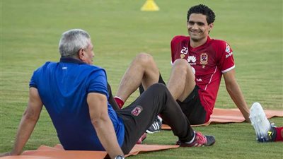 مدافع الأهلي يغيب عن تدريبات اليوم