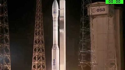 المغرب تطلق بنجاح قمرا صناعيا يحمل اسم 