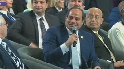 السيسي مداعبًا: 