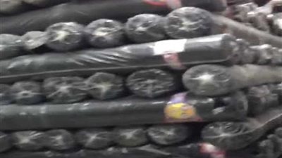 ضبط تاجرين بحوزتهما مليون وثلاثمائة ألف توب قماش