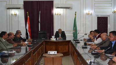 سكرتير عام محافظة المنيا يناقش بدء عمليات الرفع المساحي للأراضي