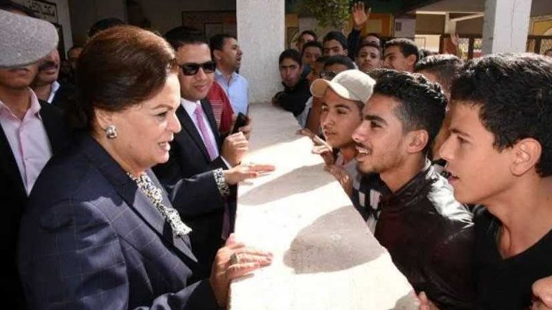 إحالة مشرفي ومدرسي