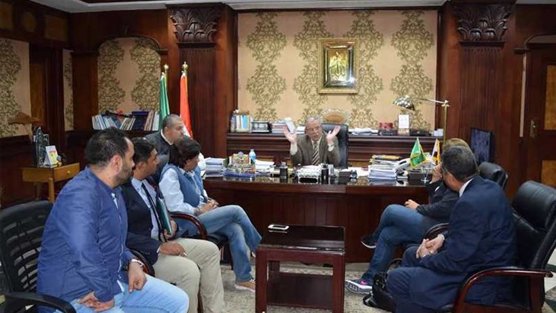 محافظ المنيا يبحث