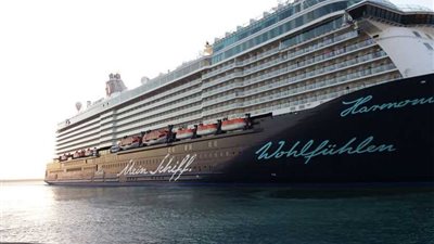 بالصور .. طوارئ بموانئ البحر الأحمر لاستقبال إحدى أكبر السفن السياحية العالمية