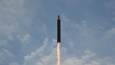 واشنطن : إيران تزود الحوثيين بالصواريخ الباليستية