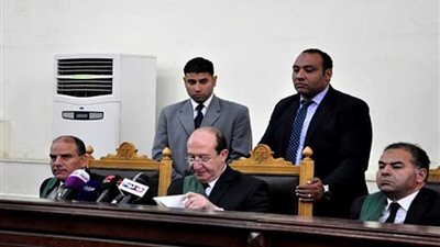 تأجيل إعادة محاكمة ٩٧ متهما في أحداث ذكرى الثورة