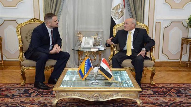 العصار يبحث سبل التصنيع