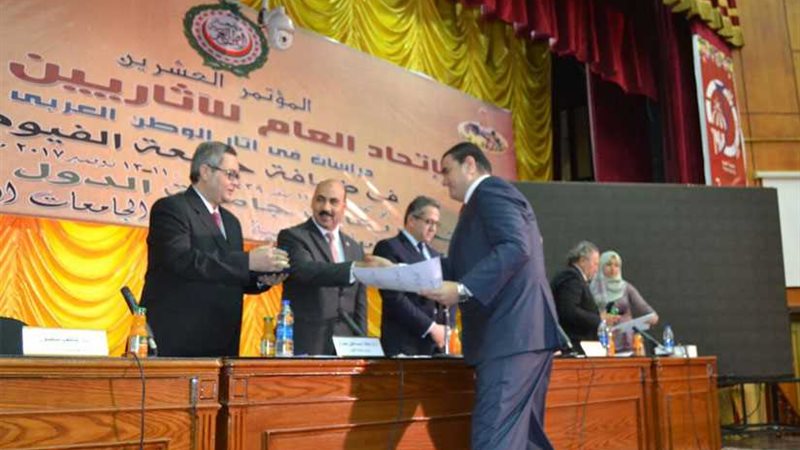 الشوكي يتسلم جائزة