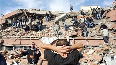 ارتفاع عدد ضحايا زلزال إيران إلى 164 قتيلا ومئات الجرحى