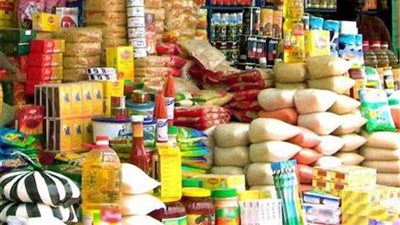 ضبط 2 طن من المواد الغذائية قبل بيعها بالسوق السوداء بملوي