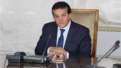 وزير التعليم العالي يعتمد قرارات تعيين عدد من القيادات بالجامعات