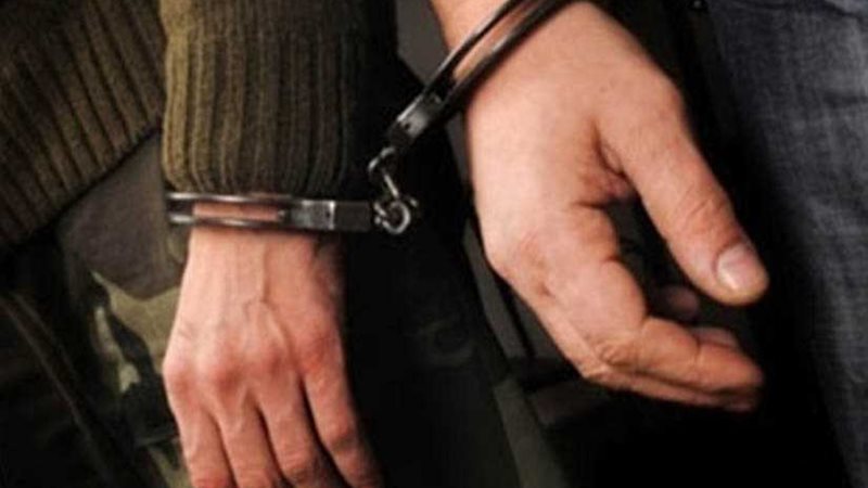 ضبط عاطلين سرقا طالبا