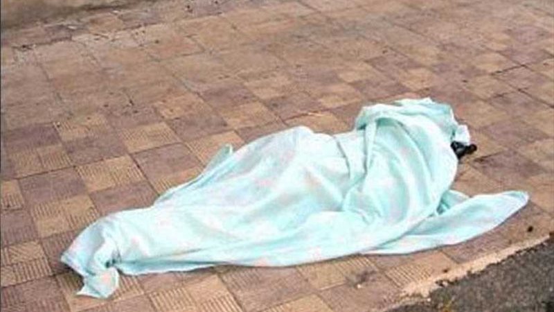 طفلة رنت جرس الشقة