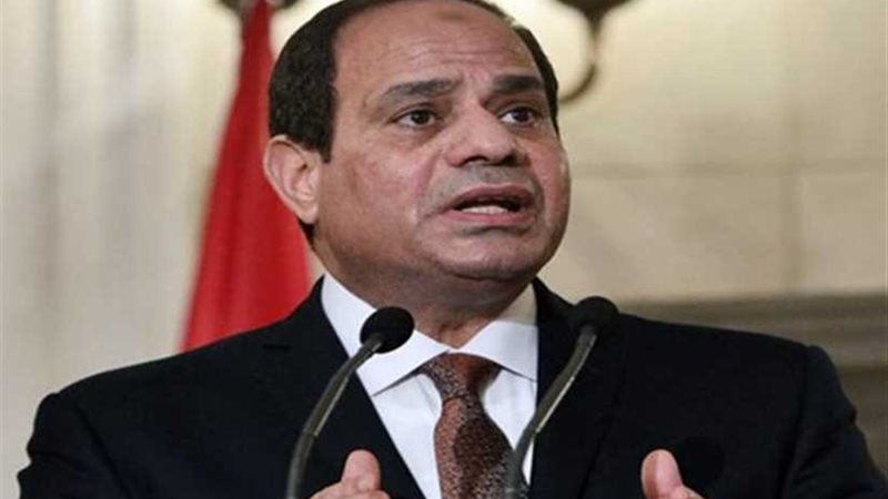 السيسى يكرم طالبًا