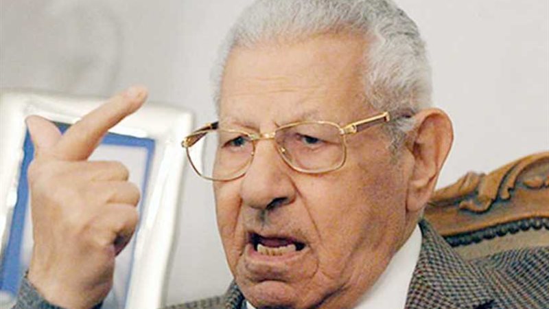 مكرم يلتقي المدير