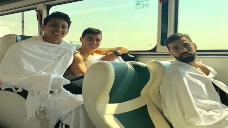 لاعبو المنتخب بملابس