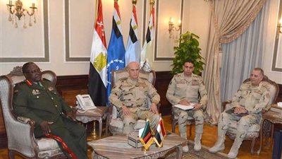 رئيس الأركان يلتقي قائد القوات المسلحة الزامبية