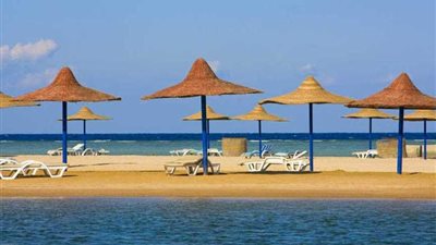 البلطجية يغلقون شاطئا لفندق سياحي بالغردقة