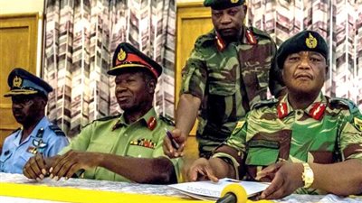 جيش زيمبابوي يسيطر على السلطة.. وموجابي 