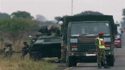 توتر الأوضاع في زيمبابوي.. ولا أنباء عن الرئيس 