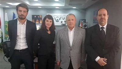 أبوريدة يستقبل لجنة الفيفا لشؤون اللاعبين