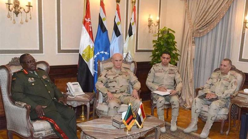 رئيس الأركان يلتقي