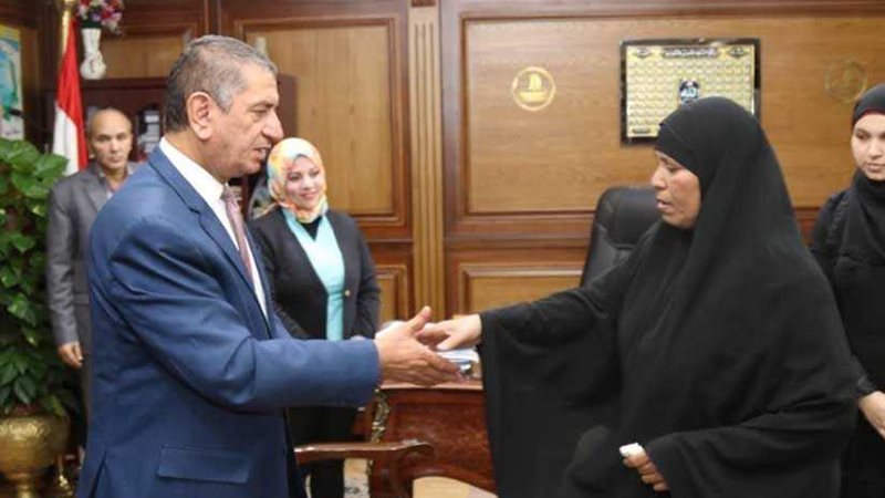 بالصور.. محافظ كفر