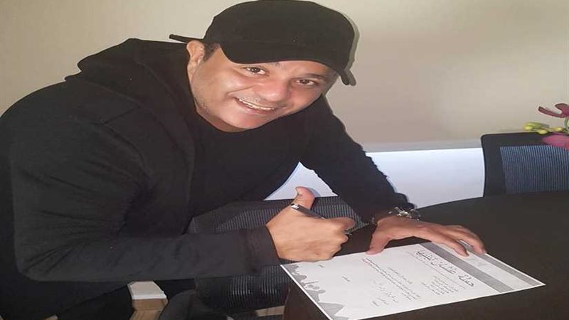 محمد فؤاد يوقع استمارة