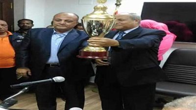 القابضة للطرق تكرم فريق 