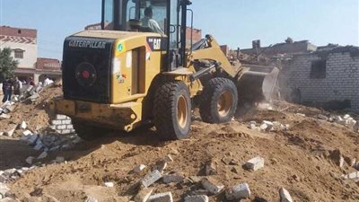 إزالة التعديات والإشغالات عن أملاك الدولة بالبحيرة (صور)