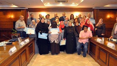 محافظ الجيزة يكرّم 29 موظفًا من المحالين للمعاش