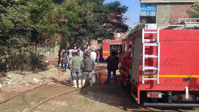 السيطرة على حريق هائل بمصنع أثاث بالعبور