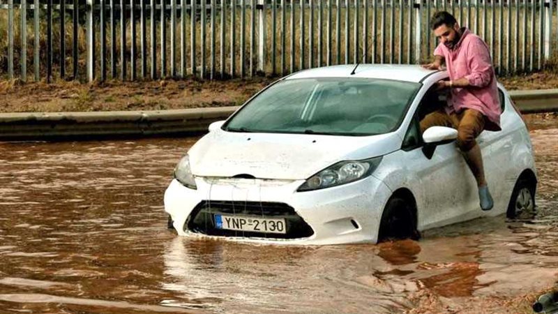 أمطار غزيرة تقتل