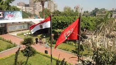 بالصور.. الأهلي يبدأ تعليق كشوف أعضاء العمومية استعدادًا لمعركة الانتخابات