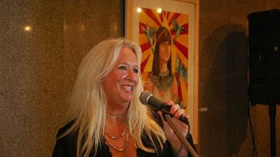 افتتاح معرض الفنانة التشكيلية الأمريكية فيكي تسمر بالأقصر