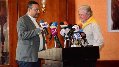 حسين فهمي وسلاف في مؤتمر 