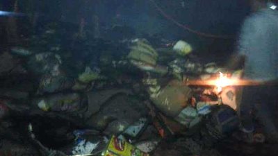 بالصور.. السيطرة على حريق هائل بمخزن كارتون بالخانكة