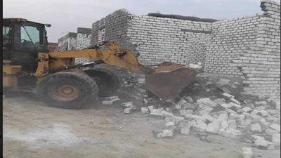 بالصور.. إزالة 12 حالة تعدٍ على الرقعة الزراعية بكفر الدوار